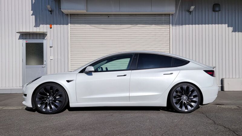 HKS 19-23 Tesla Model 3 RWD Hipermax S Full Kit-thumbmail-2