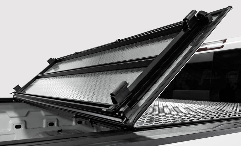 Access 23+ Chevy Colorado 5ft LOMAX Trifold Bed Cover - Black Diamond-thumbmail-4