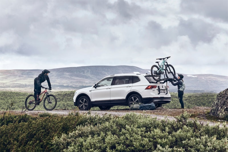 Thule OutWay Platform-Style Trunk Mount Bike Rack w/Raised Platform (Up to 2 Bikes) - Silver/Black-thumbmail-6