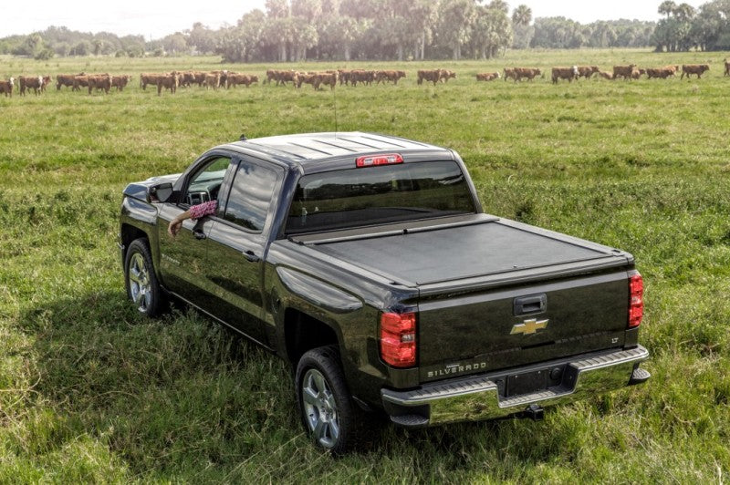 Roll-N-Lock 15-18 Chevy Colorado/Canyon XSB 59-2/16in M-Series Retractable Tonneau Cover-thumbmail-2