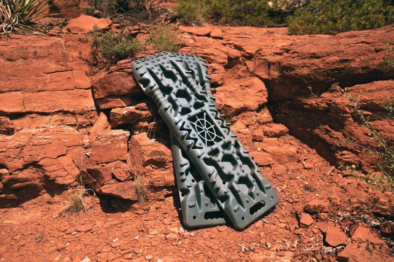 DV8 Offroad Recovery Traction Boards w/ Carry Bag - Olive-thumbmail-3
