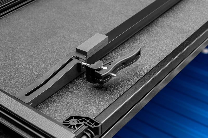 Lund 15-17 Chevy Colorado Fleetside (6ft. Bed) Hard Fold Tonneau Cover - Black-thumbmail-16