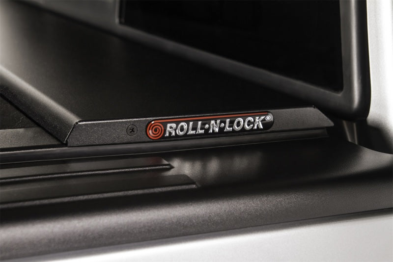 Roll-N-Lock 15-18 Chevy Colorado/Canyon LB 71-1/2in M-Series Retractable Tonneau Cover
