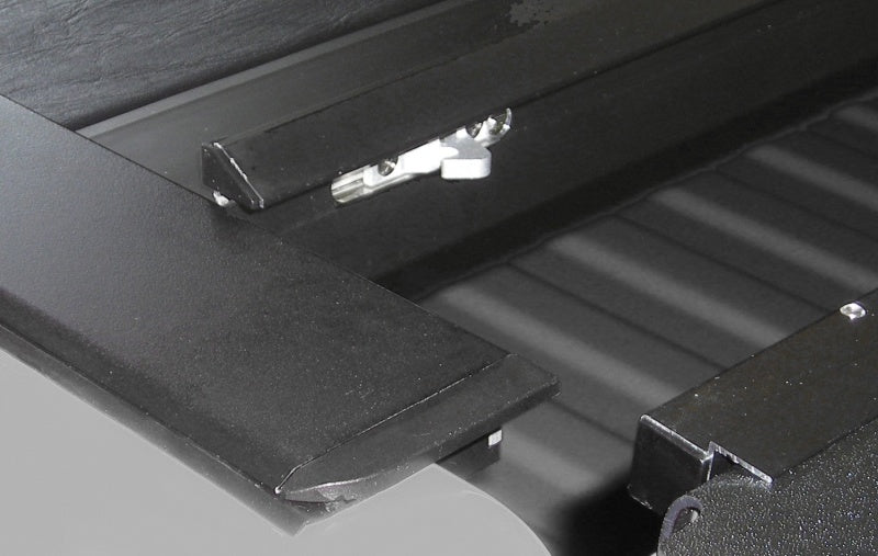 Roll-N-Lock 15-18 Chevy Colorado/Canyon XSB 59-2/16in M-Series Retractable Tonneau Cover-thumbmail-17